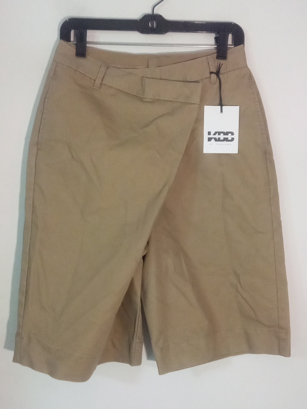* KBB By Kahlana Green Khaki Bermuda Shorts Size 4 NWT $45